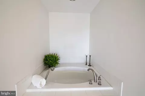 100 Harborview Dr #910, Baltimore, MD 21230 photo 12