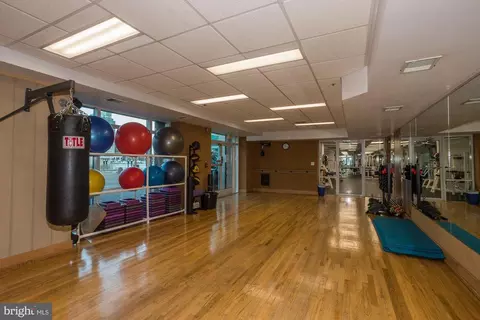 100 Harborview Dr #910, Baltimore, MD 21230 photo 31