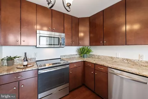 100 Harborview Dr #910, Baltimore, MD 21230 photo 8