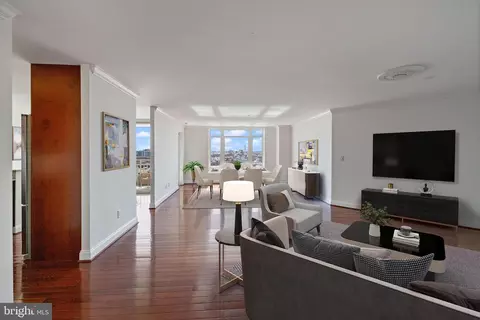 100 Harborview Dr #910, Baltimore, MD 21230 photo 2