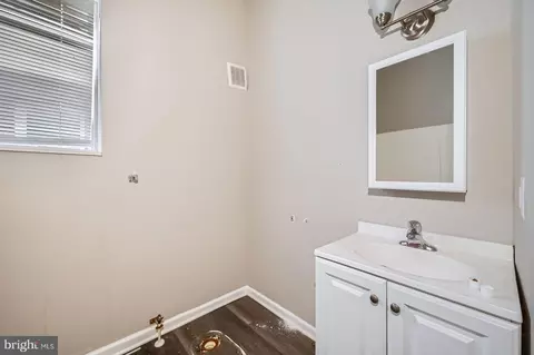 Entry Way - 1312 N Luzerne Ave, Baltimore, MD 21213 photo 2 of 2