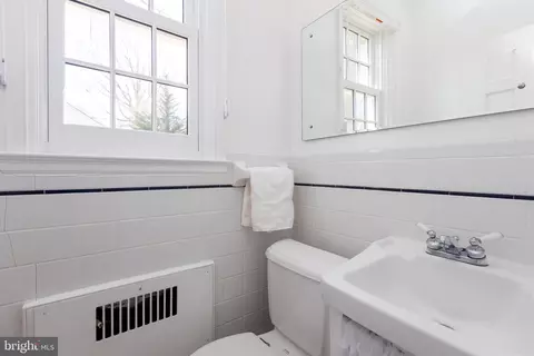 Bath - 331 Broxton Rd, Baltimore, MD 21212 photo 1 of 4