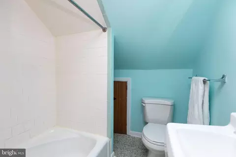 Bath - 331 Broxton Rd, Baltimore, MD 21212 photo 2 of 4