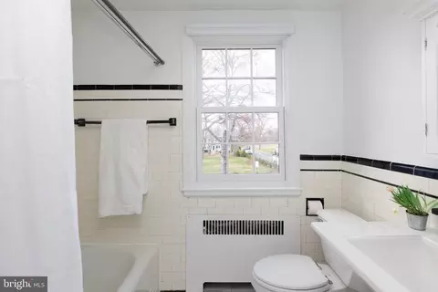 Bath - 331 Broxton Rd, Baltimore, MD 21212 photo 3 of 4