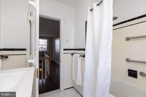 Bath - 331 Broxton Rd, Baltimore, MD 21212 photo 4 of 4