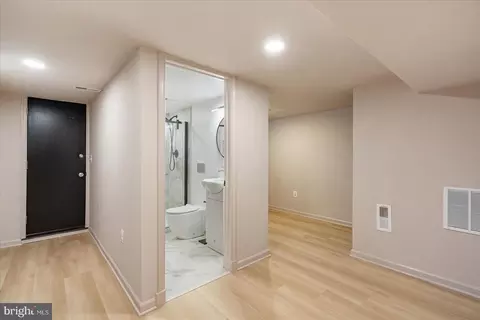 Entry Way - 5440 Nelson Ave, Baltimore, MD 21215 photo 4 of 6
