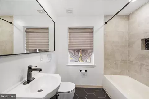 Bath - 5440 Nelson Ave, Baltimore, MD 21215 photo 3 of 5