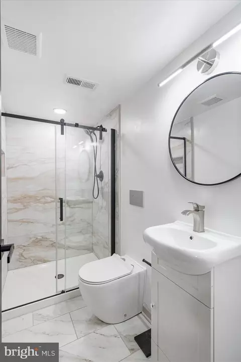Bath - 5440 Nelson Ave, Baltimore, MD 21215 photo 2 of 5