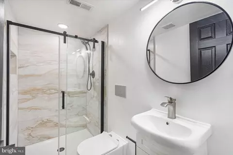 Bath - 5440 Nelson Ave, Baltimore, MD 21215 photo 1 of 5