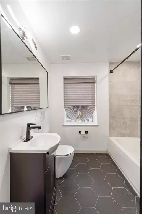 Bath - 5440 Nelson Ave, Baltimore, MD 21215 photo 4 of 5