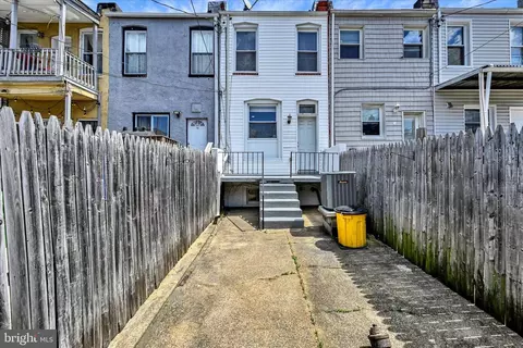 Exterior - 12 S Robinson St, Baltimore, MD 21224 photo 5 of 6