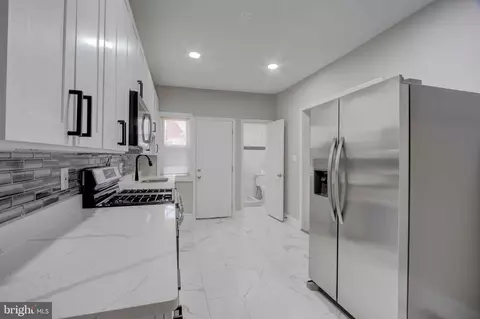Entry Way - 3604 Greenmount Ave, Baltimore, MD 21218 photo 3 of 7