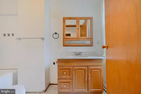 Bath - 3 E Randall St, Baltimore, MD 21230 photo 1 of 2