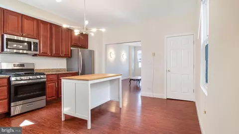 Entry Way - 619 E 38th St E, Baltimore, MD 21218 photo 2 of 11