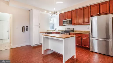 Entry Way - 619 E 38th St E, Baltimore, MD 21218 photo 4 of 11