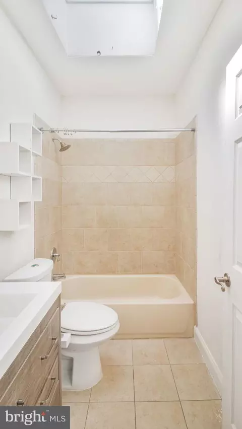 Bath - 619 E 38th St E, Baltimore, MD 21218 photo 4 of 5