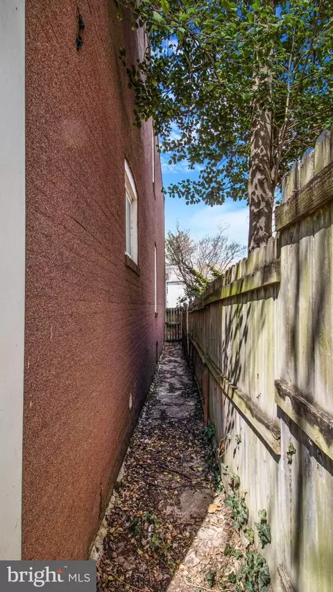 Entry Way - 619 E 38th St E, Baltimore, MD 21218 photo 6 of 11
