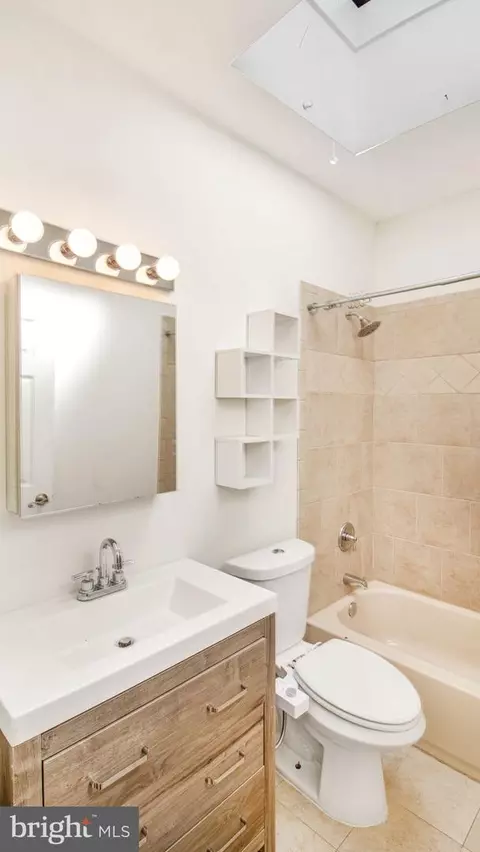Bath - 619 E 38th St E, Baltimore, MD 21218 photo 3 of 5