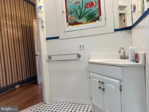 Bath - 1804 Light St, Baltimore, MD 21230 photo 4 of 4
