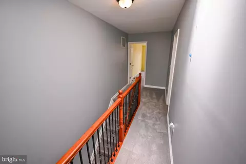 Entry Way - 6 N Luzerne Ave, Baltimore, MD 21224 photo 4 of 6