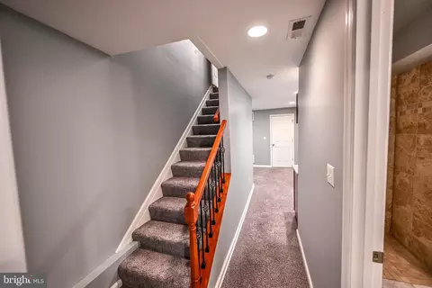 Entry Way - 6 N Luzerne Ave, Baltimore, MD 21224 photo 5 of 6