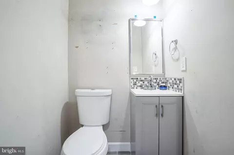 Bath - 5801 Cedonia Ave, Baltimore, MD 21206 photo 2 of 3