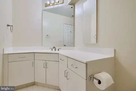 100 Harborview Dr #609, Baltimore, MD 21230 photo 24