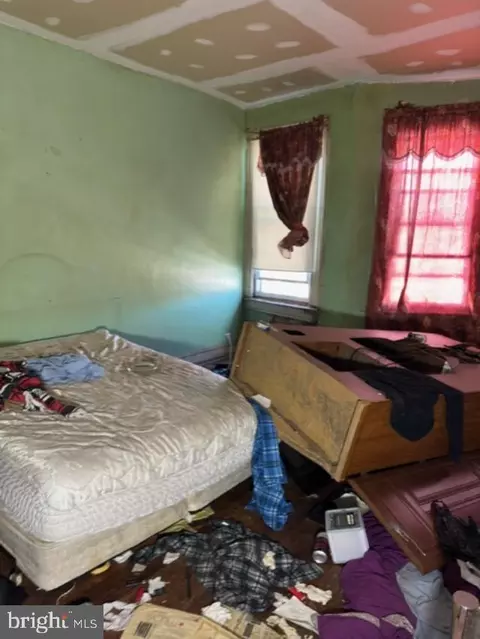 Bedroom - 1729 W North Ave, Baltimore, MD 21217 photo 1 of 2