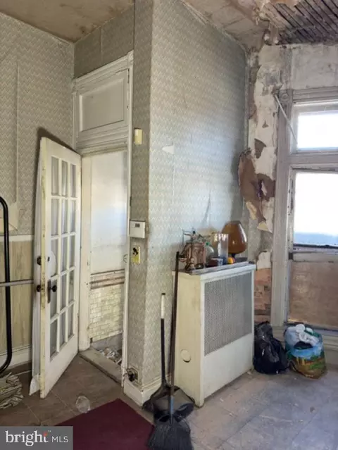 Entry Way - 1729 W North Ave, Baltimore, MD 21217 photo 1 of 8