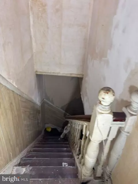 Entry Way - 1729 W North Ave, Baltimore, MD 21217 photo 5 of 8