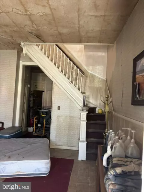 Entry Way - 1729 W North Ave, Baltimore, MD 21217 photo 2 of 8