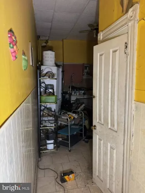 Entry Way - 1729 W North Ave, Baltimore, MD 21217 photo 3 of 8