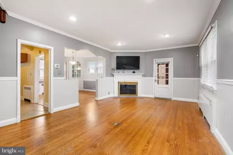 3701 Dennlyn Rd, Baltimore, MD 21215 photo 4