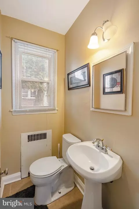 3701 Dennlyn Rd, Baltimore, MD 21215 photo 9