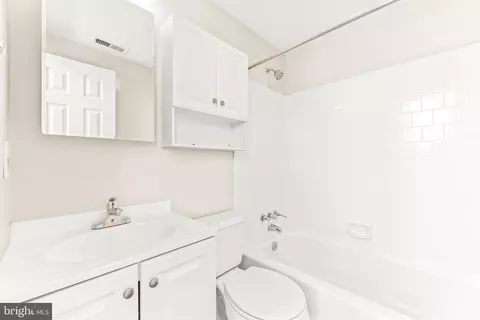 Bath - 1516 Lancaster St, Baltimore, MD 21231 photo 2 of 2