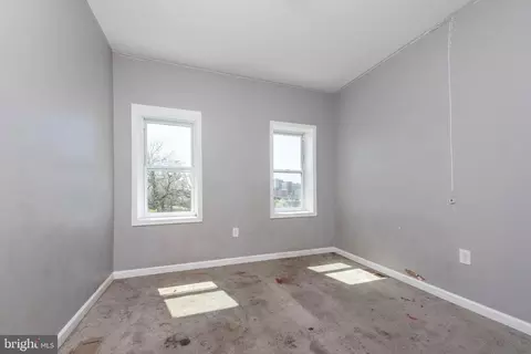 Bedroom - 2110 E Hoffman St, Baltimore, MD 21213 photo 2 of 2