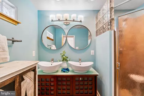 Bath - 1836 Byrd St, Baltimore, MD 21230 photo 2 of 3