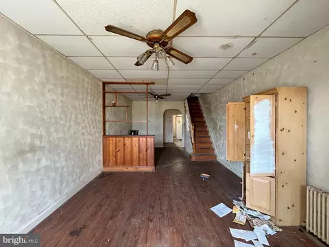 Living - 2604 E Hoffman St, Baltimore, MD 21213 photo 2 of 4