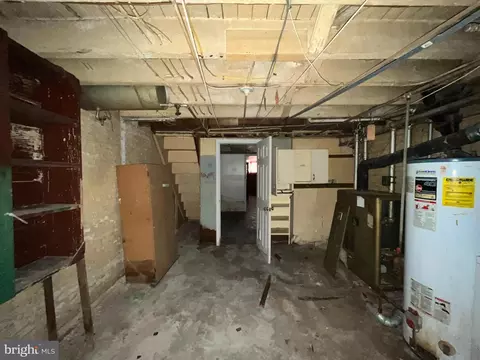 Entry Way - 2604 E Hoffman St, Baltimore, MD 21213 photo 4 of 4