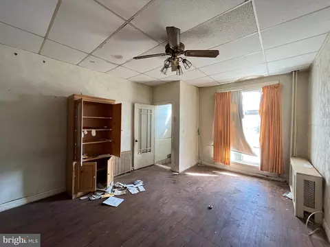 Living - 2604 E Hoffman St, Baltimore, MD 21213 photo 3 of 4