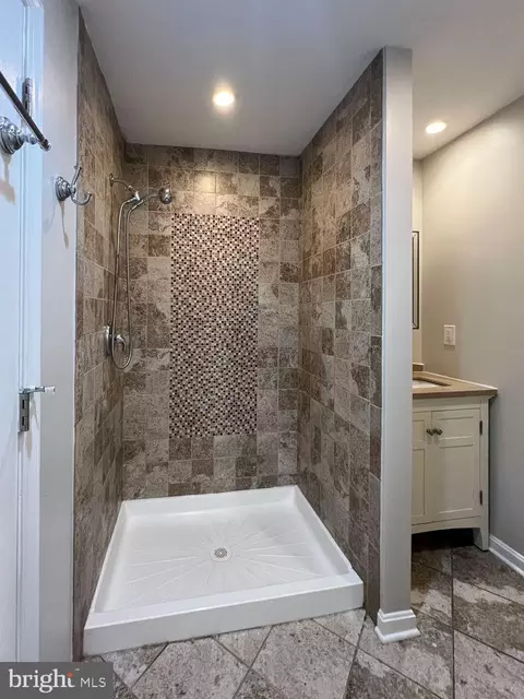 Bath - 820 S Paca St, Baltimore, MD 21230 photo 3 of 3