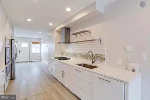 Entry Way - 622 Archer St, Baltimore, MD 21230 photo 4 of 8