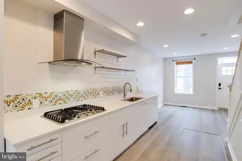 Entry Way - 622 Archer St, Baltimore, MD 21230 photo 7 of 8