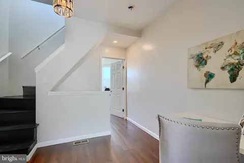 Entry Way - 2242 E Fairmount Ave, Baltimore, MD 21231 photo 4 of 4