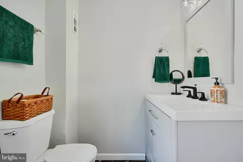 Bath - 2242 E Fairmount Ave, Baltimore, MD 21231 photo 2 of 6