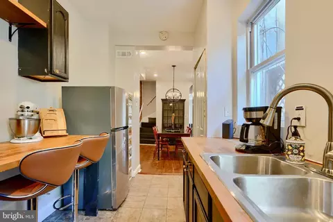 Entry Way - 2242 E Fairmount Ave, Baltimore, MD 21231 photo 1 of 4