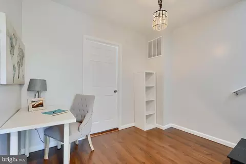 Entry Way - 2242 E Fairmount Ave, Baltimore, MD 21231 photo 2 of 4