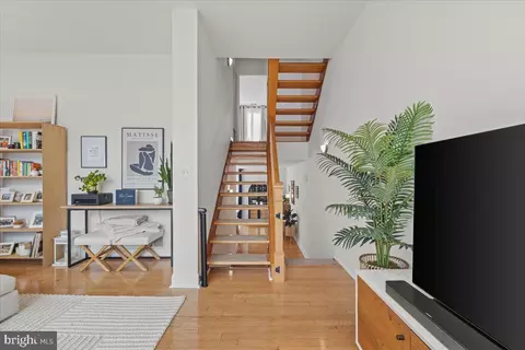 Entry Way - 2409 Boston St, Baltimore, MD 21224 photo 6 of 7