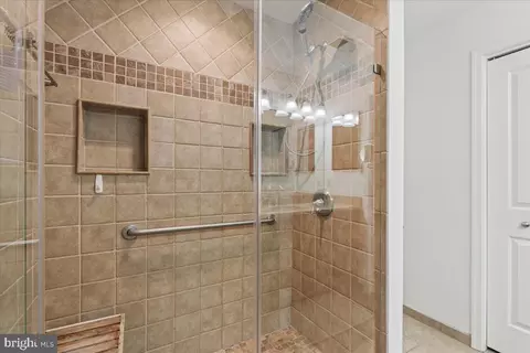 Bath - 2409 Boston St, Baltimore, MD 21224 photo 2 of 4