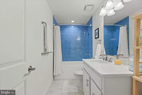 Bath - 2409 Boston St, Baltimore, MD 21224 photo 3 of 4